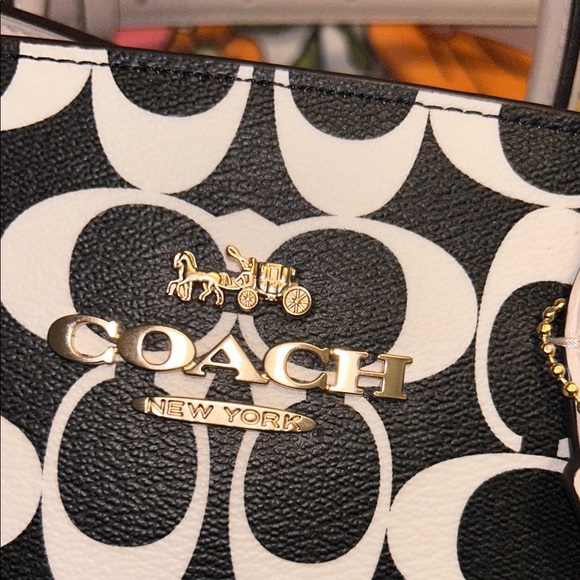 Coach Purse! - Picture 4 of 8